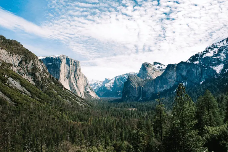 Scenic photo of Yosemite National Park.